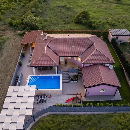 Semesterbostad Elorea