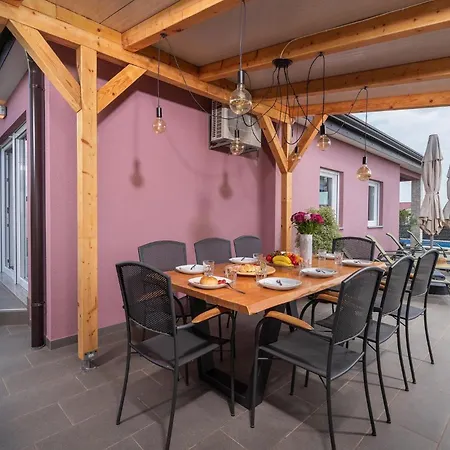 Semesterbostad Elorea *